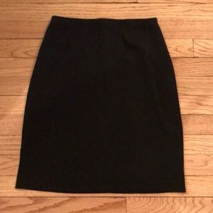 Black skirt. Machine washable.